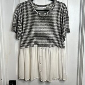 Potter’s Pot Tiered‎ Short Sleeved Blue & White Top. Size Small.